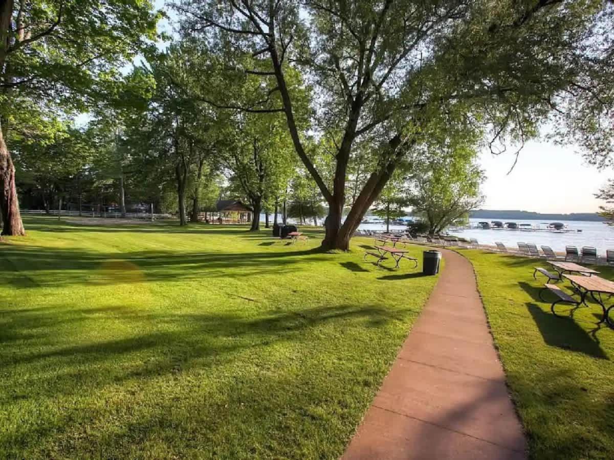 Top Floor Luxury, Sauna, Private Pool, Lake Bellaire Beach, 5 Beds, 4 Full Bath Экстерьер фото