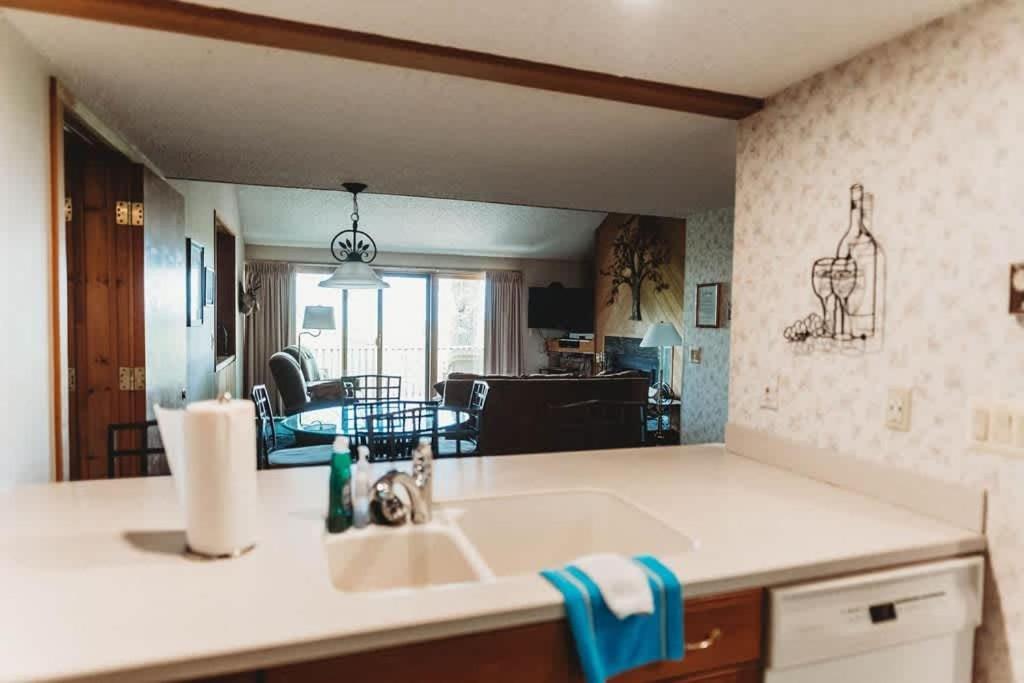Top Floor Luxury, Sauna, Private Pool, Lake Bellaire Beach, 5 Beds, 4 Full Bath Экстерьер фото