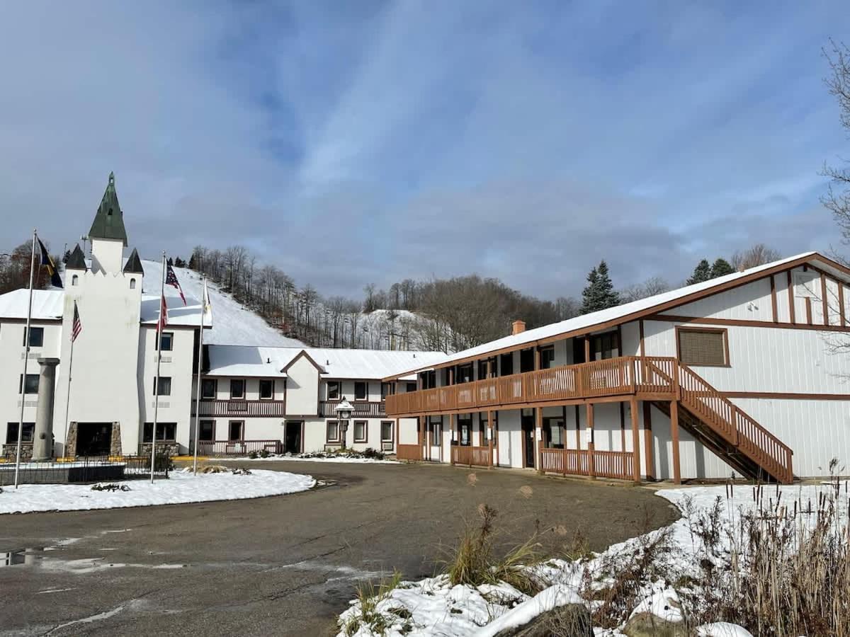 Top Floor Luxury, Sauna, Private Pool, Lake Bellaire Beach, 5 Beds, 4 Full Bath Экстерьер фото